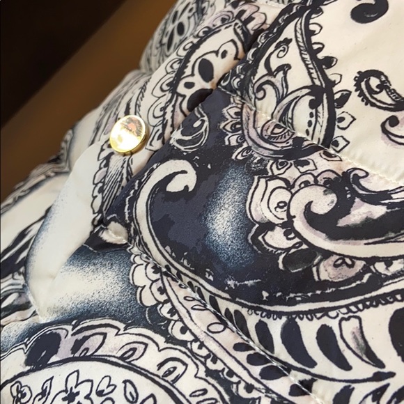 Like new Vest - Picture 2 of 4